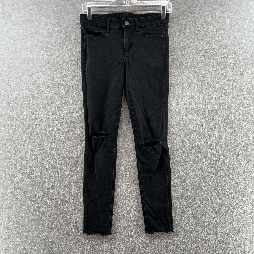 Uniqlo Women's Size 28 black distressed skinny mid rise tapered Jeans